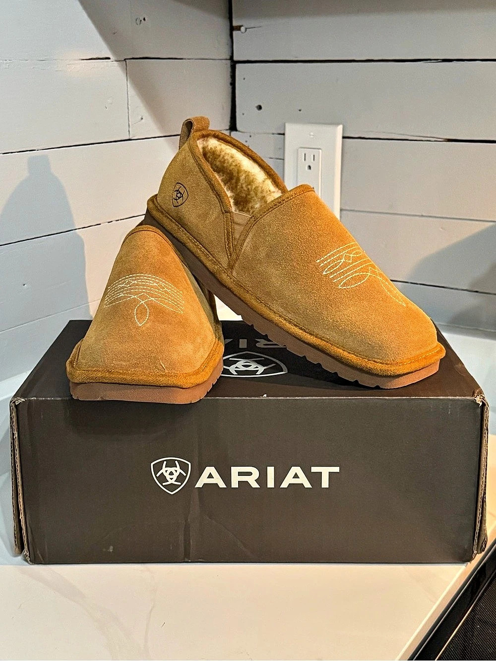 NWT Ariat Lasso Suede Slipper Men's Brown US 10